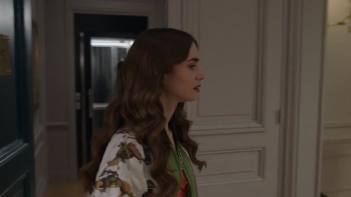 Emily_in_Paris_S02E03_WEBRip_x264-ION10_1142.jpg