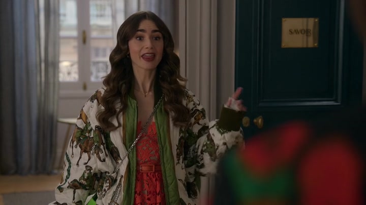 Emily_in_Paris_S02E03_WEBRip_x264-ION10_1160.jpg