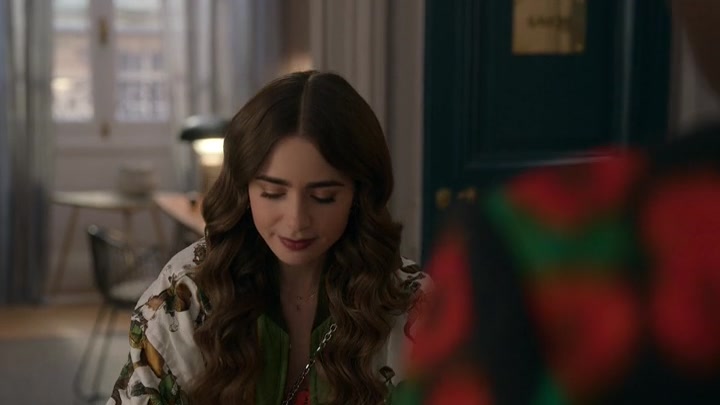 Emily_in_Paris_S02E03_WEBRip_x264-ION10_1174.jpg