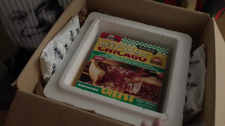 Emily_in_Paris_S02E03_WEBRip_x264-ION10_1177.jpg