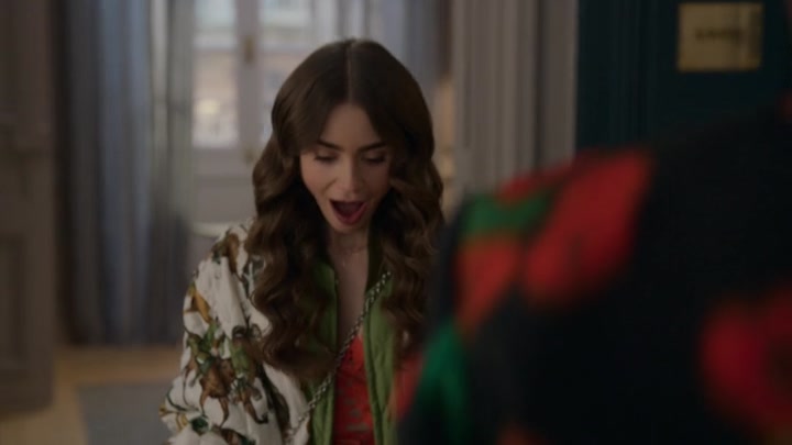 Emily_in_Paris_S02E03_WEBRip_x264-ION10_1178.jpg