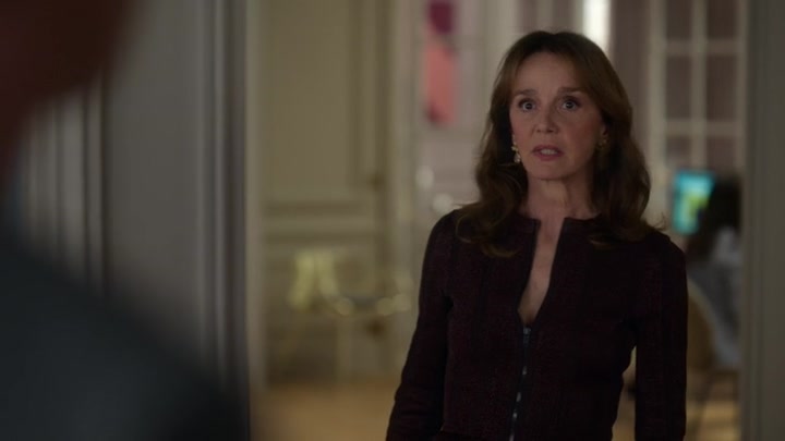 Emily_in_Paris_S02E03_WEBRip_x264-ION10_1196.jpg