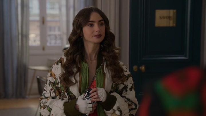 Emily_in_Paris_S02E03_WEBRip_x264-ION10_1211.jpg