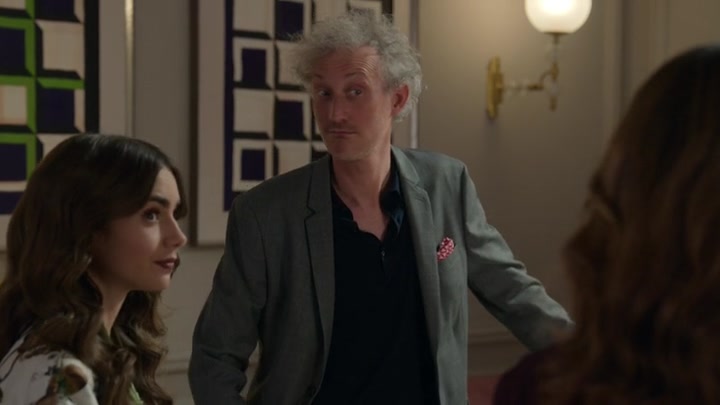 Emily_in_Paris_S02E03_WEBRip_x264-ION10_1219.jpg