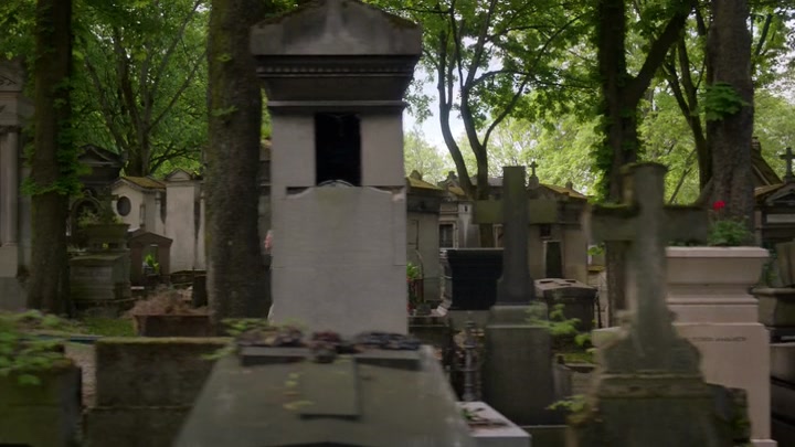 Emily_in_Paris_S02E03_WEBRip_x264-ION10_1269.jpg