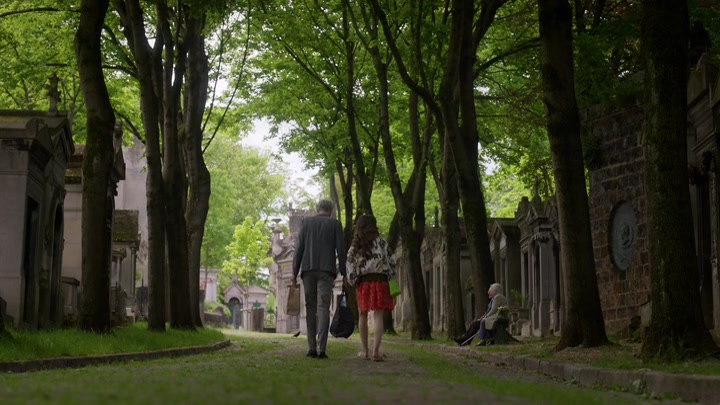 Emily_in_Paris_S02E03_WEBRip_x264-ION10_1281.jpg