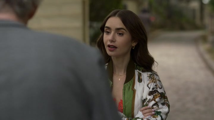 Emily_in_Paris_S02E03_WEBRip_x264-ION10_1288.jpg
