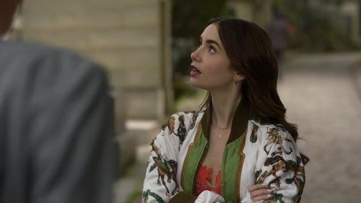 Emily_in_Paris_S02E03_WEBRip_x264-ION10_1300.jpg