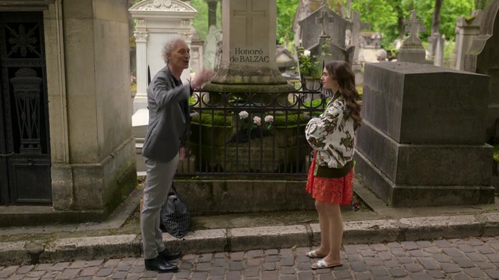 Emily_in_Paris_S02E03_WEBRip_x264-ION10_1307.jpg