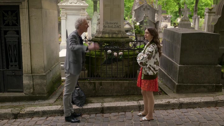 Emily_in_Paris_S02E03_WEBRip_x264-ION10_1308.jpg