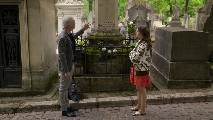 Emily_in_Paris_S02E03_WEBRip_x264-ION10_1314.jpg