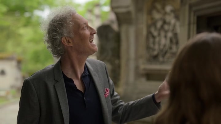 Emily_in_Paris_S02E03_WEBRip_x264-ION10_1317.jpg