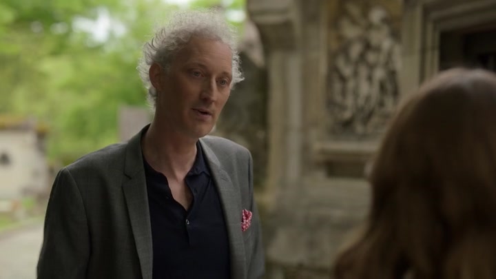 Emily_in_Paris_S02E03_WEBRip_x264-ION10_1327.jpg
