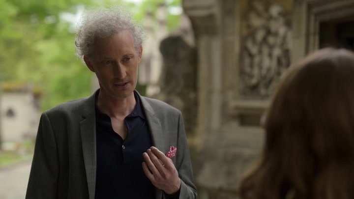 Emily_in_Paris_S02E03_WEBRip_x264-ION10_1334.jpg