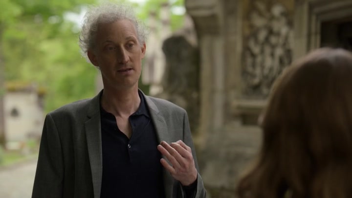 Emily_in_Paris_S02E03_WEBRip_x264-ION10_1336.jpg