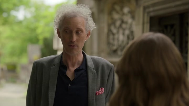 Emily_in_Paris_S02E03_WEBRip_x264-ION10_1340.jpg