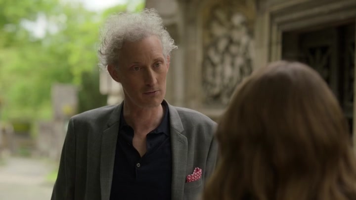 Emily_in_Paris_S02E03_WEBRip_x264-ION10_1341.jpg