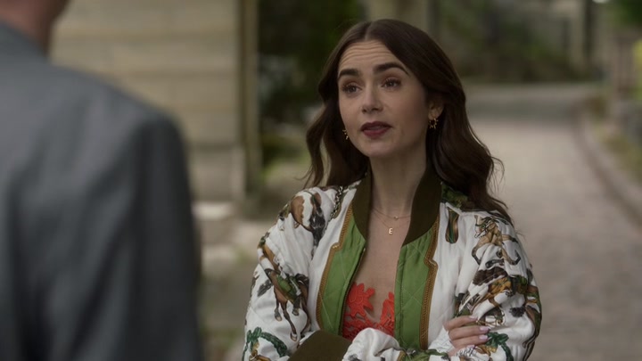 Emily_in_Paris_S02E03_WEBRip_x264-ION10_1351.jpg