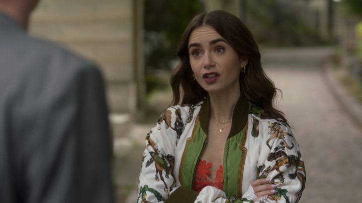 Emily_in_Paris_S02E03_WEBRip_x264-ION10_1352.jpg