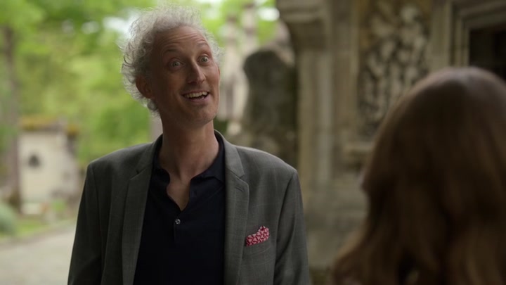 Emily_in_Paris_S02E03_WEBRip_x264-ION10_1358.jpg