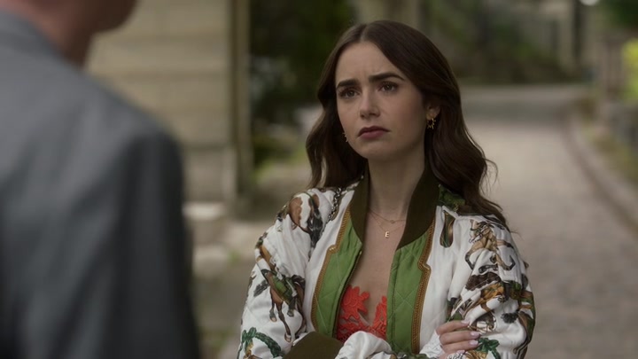 Emily_in_Paris_S02E03_WEBRip_x264-ION10_1363.jpg