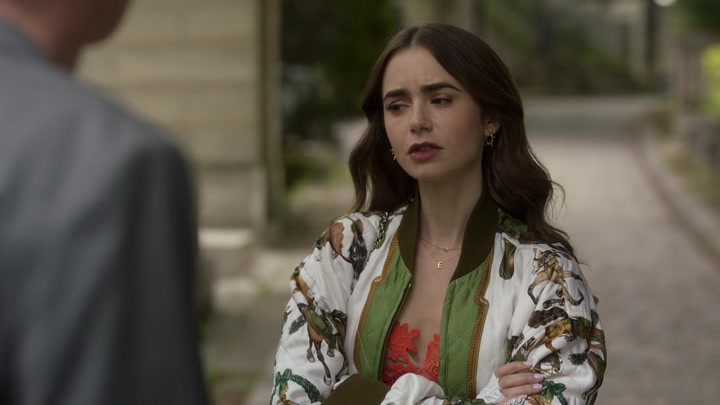Emily_in_Paris_S02E03_WEBRip_x264-ION10_1364.jpg