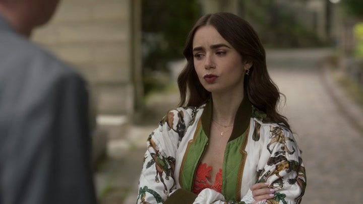 Emily_in_Paris_S02E03_WEBRip_x264-ION10_1365.jpg
