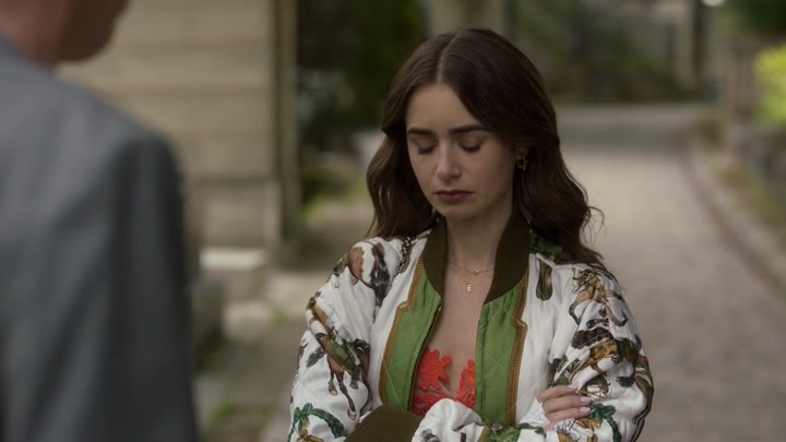 Emily_in_Paris_S02E03_WEBRip_x264-ION10_1374.jpg Emily_in_Paris_S02E03_WEBRip_x264-ION10_1374.jpg