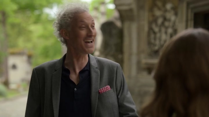Emily_in_Paris_S02E03_WEBRip_x264-ION10_1377.jpg