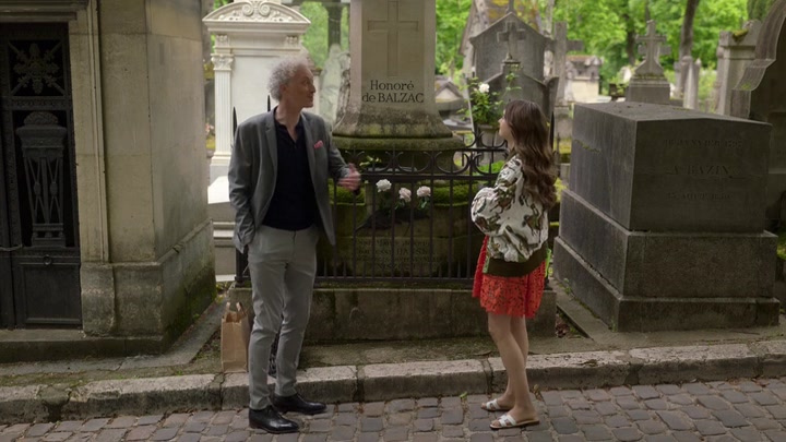 Emily_in_Paris_S02E03_WEBRip_x264-ION10_1378.jpg