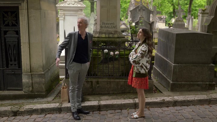 Emily_in_Paris_S02E03_WEBRip_x264-ION10_1382.jpg