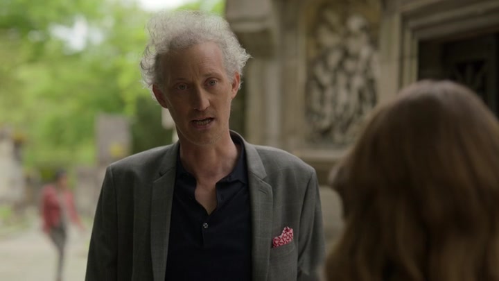 Emily_in_Paris_S02E03_WEBRip_x264-ION10_1398.jpg