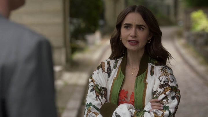 Emily_in_Paris_S02E03_WEBRip_x264-ION10_1405.jpg