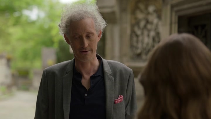 Emily_in_Paris_S02E03_WEBRip_x264-ION10_1408.jpg