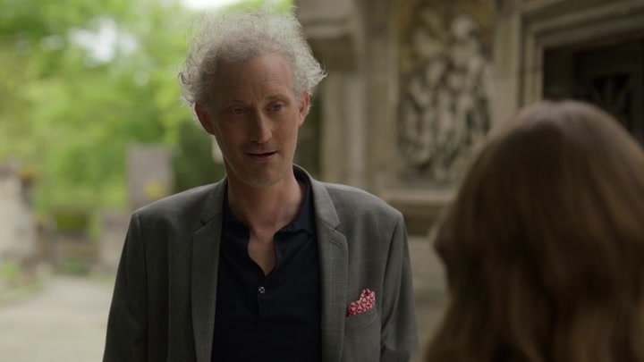 Emily_in_Paris_S02E03_WEBRip_x264-ION10_1409.jpg