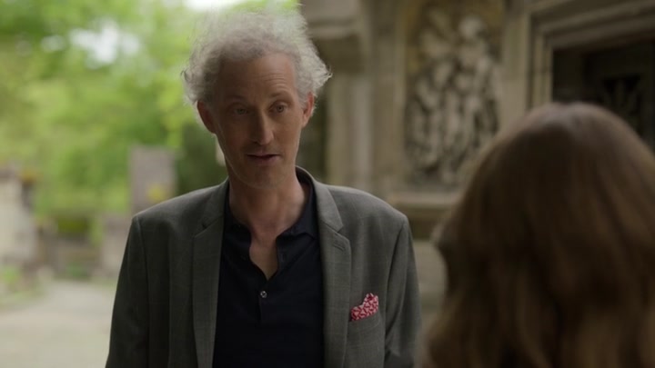 Emily_in_Paris_S02E03_WEBRip_x264-ION10_1410.jpg