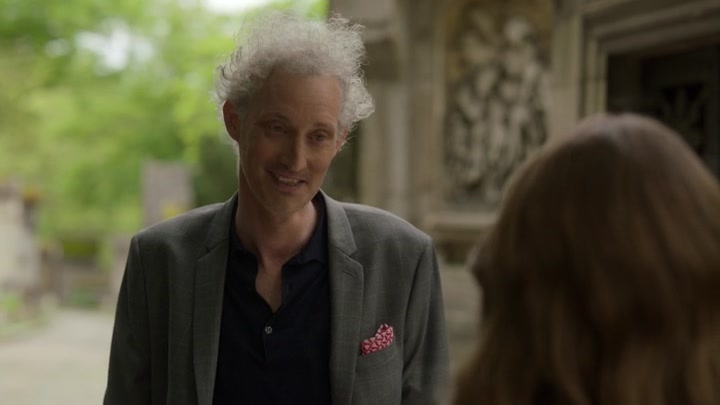 Emily_in_Paris_S02E03_WEBRip_x264-ION10_1414.jpg