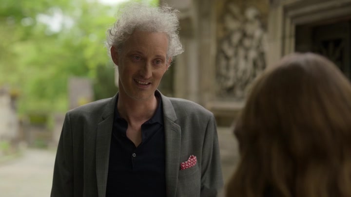 Emily_in_Paris_S02E03_WEBRip_x264-ION10_1418.jpg