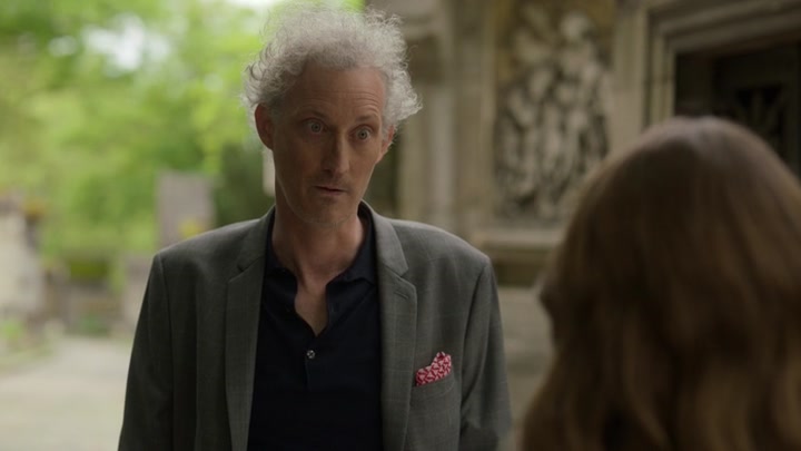 Emily_in_Paris_S02E03_WEBRip_x264-ION10_1426.jpg