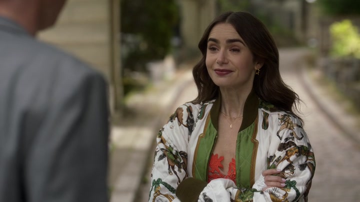 Emily_in_Paris_S02E03_WEBRip_x264-ION10_1427.jpg