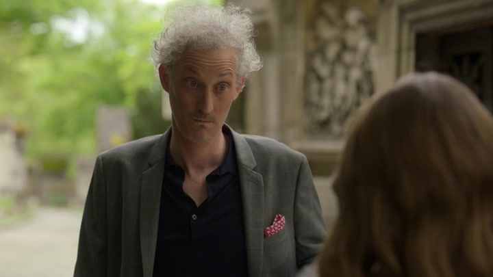 Emily_in_Paris_S02E03_WEBRip_x264-ION10_1431.jpg