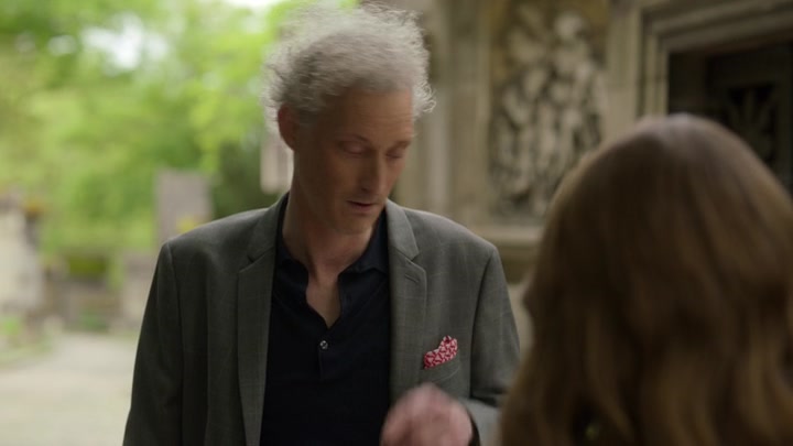 Emily_in_Paris_S02E03_WEBRip_x264-ION10_1433.jpg