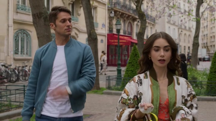 Emily_in_Paris_S02E03_WEBRip_x264-ION10_1451.jpg
