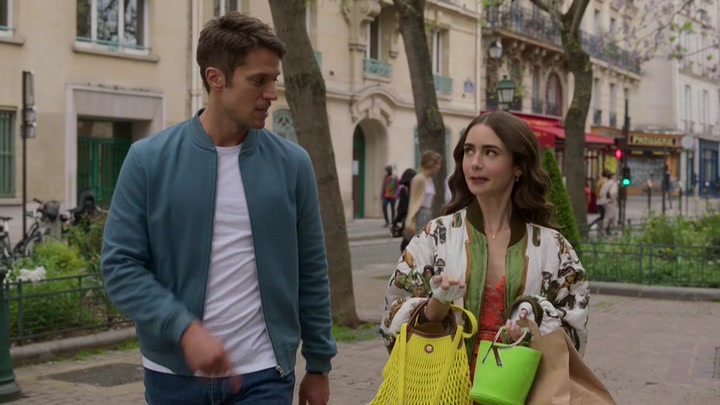 Emily_in_Paris_S02E03_WEBRip_x264-ION10_1456.jpg