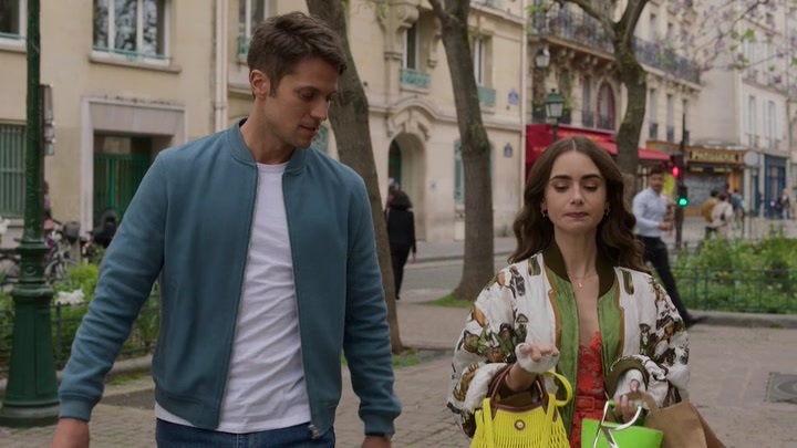 Emily_in_Paris_S02E03_WEBRip_x264-ION10_1458.jpg
