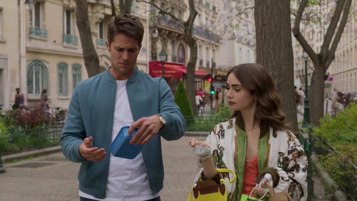 Emily_in_Paris_S02E03_WEBRip_x264-ION10_1466.jpg