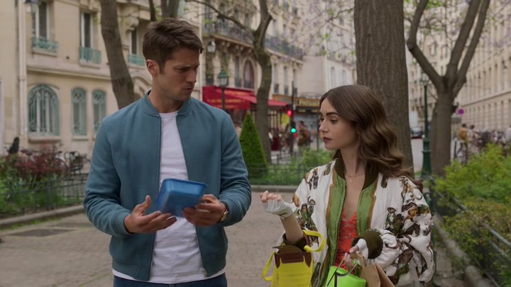 Emily_in_Paris_S02E03_WEBRip_x264-ION10_1471.jpg