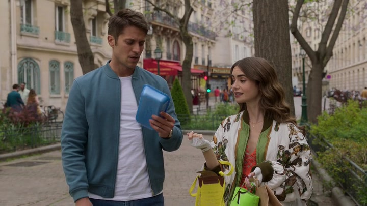 Emily_in_Paris_S02E03_WEBRip_x264-ION10_1476.jpg