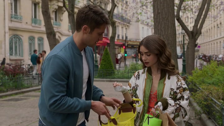 Emily_in_Paris_S02E03_WEBRip_x264-ION10_1480.jpg