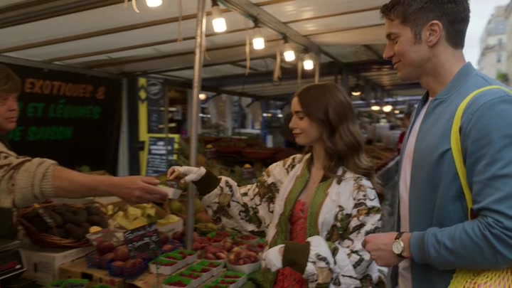 Emily_in_Paris_S02E03_WEBRip_x264-ION10_1501.jpg